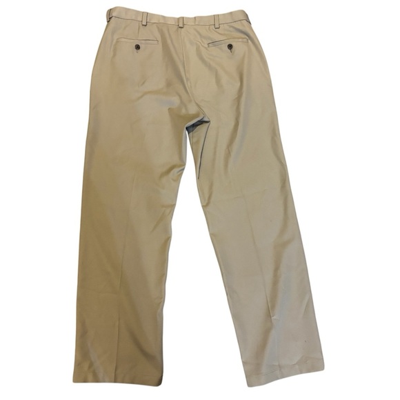 Haggar Men's Chinos 36 x 32 Khaki Lightweight Classic Fit Cool 18 Pro - Picture 3 of 10